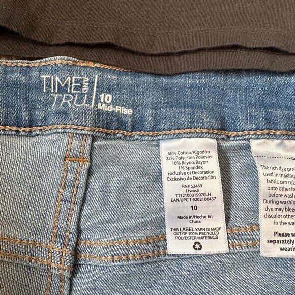 Tee & Shorts Set Sz.M - Old Navy Crop Tee & Time and True Distressed Jean Shorts - Picture 4 of 5